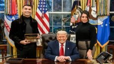 رونالدو يخرج عن صمته .. وينشر صورا مع جورجينا وترامب