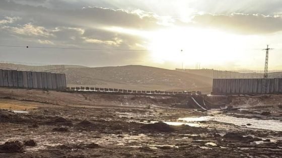 أمطار غزيرة تؤدي لانهيار جزئي بجدار الفصل العنصري في الخليل