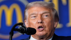 ترامب يلمّح لولاية ثالثة ويطرح هوية سياسية جديدة لأنصاره