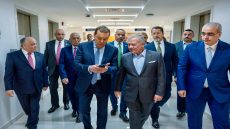 الملك يوجه الحكومة إلى توسعة مركز سميح دروزة للأورام في مستشفيات البشير (صور)