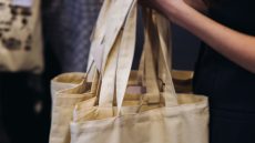 إعفاء القماش المستورد لإنتاج الأكياس البيئية من الرسوم