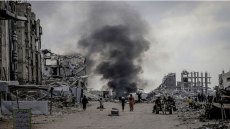 الاحتلال يواصل خرق اتفاق وقف النار في غزة ويقصف الضفة بالمروحيات