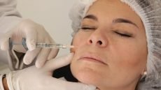 الغذاء والدواء: سحب مستحضرات وحقن غير مجازة من عيادتي تجميل