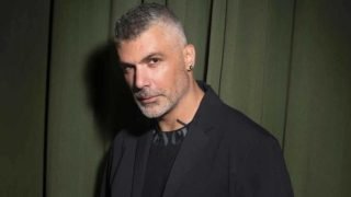 أمي قديسة ومستعد أذبح أولادي من أجلها .. تصريحات صادمة لفارس كرم