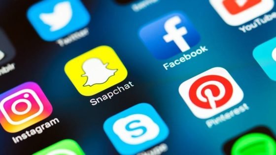 اعتبارًا من 2026 .. فرنسا تعتزم حظر وسائل التواصل الاجتماعي للأطفال