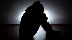 مصري يقتل ابنته العشرينية جوعاً لزيارتها أمها دون موافقته .. تفاصيل