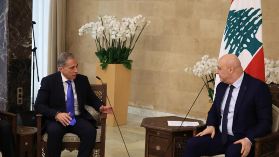 رئيس الوزراء ينقل تحيَّات الملك إلى الرئيس اللبناني