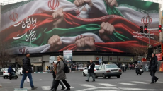 خبراء: ترامب يريد تطبيق نموذج فنزويلا بإيران وقد يلغي الخيار العسكري