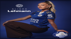 أجمل لاعبة كرة قدم في العالم تغلق صفحة “كومو” وتعلن عن ناديها الجديد