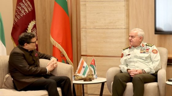 الحنيطي يلتقي السفير الهندي ويؤكد متانة الشراكة بين البلدين