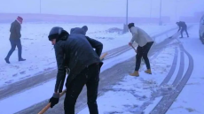 تشكيل فريق شبابي تطوعي لخدمة أهالي أم القطين خلال المنخفض الجوي