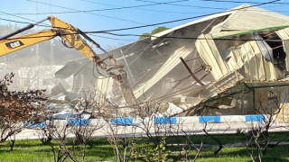 جرافات الاحتلال تهدم منشآت داخل مقر “الأونروا” في حي الشيخ جراح بالقدس ..