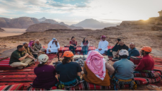 الملكة رانيا العبدالله والأميرة سلمى تزوران وادي رم