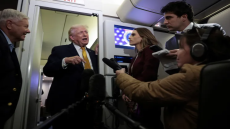 ترامب يهدد إيران بـ”ضربة قاسية” إذا قُتل متظاهرون