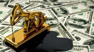 انخفاض أسعار الذهب وارتفاع النفط مع استقرار الدولار عالميا