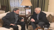 العيسوي ينقل تمنيات الملك وولي العهد إلى سعد السرور بالشفاء التام