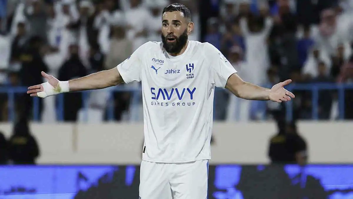 مفاجأة حول راتب بنزيما مع الهلال السعودي