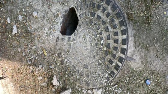 منهل مكسور في نفق الخامس يبطئ حركة السير