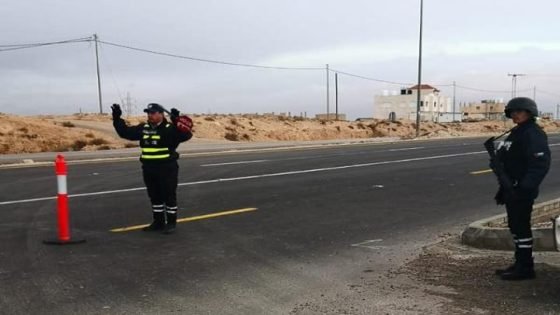 ضبط مركبة تسير بسرعة 213 كم على طريق الأزرق