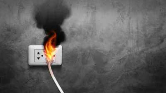 شاحن هاتف يحرق منزلاً ويتسبب بوفاة 3 أطفال وإصابة آخرين بمصر