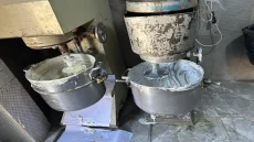 الغذاء والدواء تغلق مشغل حلويات مخالفاً (صور)