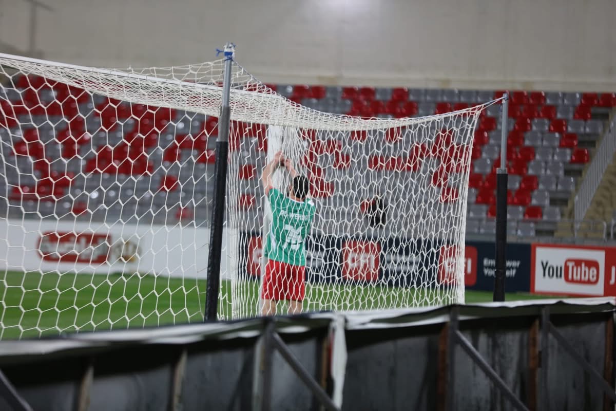 رئيس نادي الحسين ينشر صوراً من مباراة الوحدات ويعلق: هذا تآمر واضح وفاضح