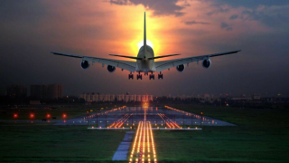 شركات الطيران تبدأ رفع قيمة التذاكر بسبب أسعار الوقود