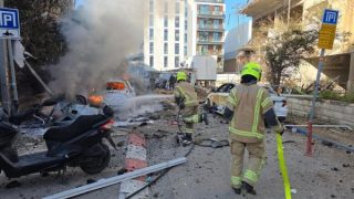 إصابة 6 أشخاص بشظايا صاروخ إيراني في تل أبيب