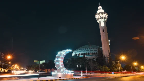مركز الفلك الدولي يحدد موعد عيد الفطر في الاردن