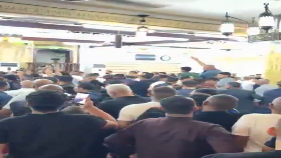 “ورحمة أبوك يا سيدنا بدي أتصور معك” .. مواطن ينادي الملك بعد صلاة العيد وهذا ما حدث