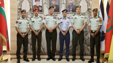 الحنيطي يكرم عدداً من الضباط وضباط الصف بهدايا ملكية