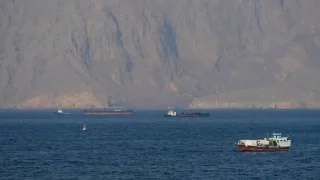 إيران تغلق مضيق هرمز.. وتتوعد: سنستهدف أي سفينة تحاول العبور