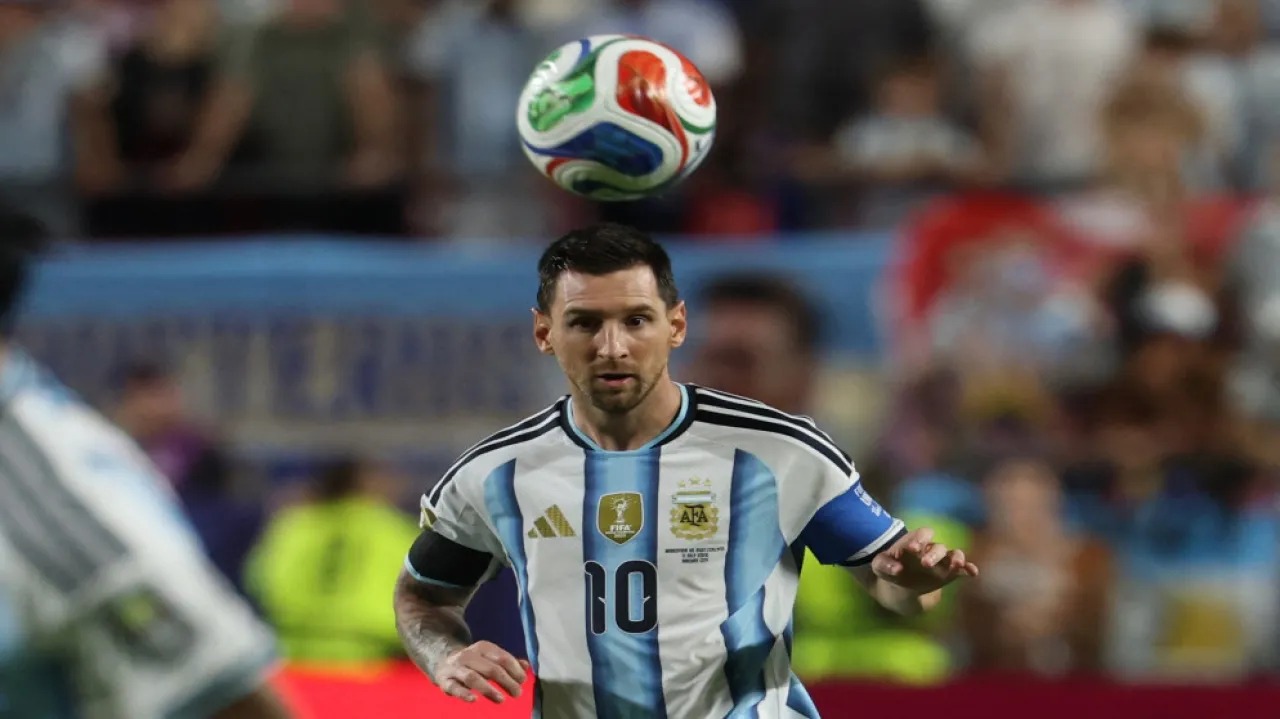 ميسي ورفقاؤه يواجهون إنجلترا اليوم في نصف نهائي كأس العالم
