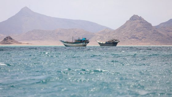 هيئة بحرية: ناقلة نفط أصيبت بـ”مقذوف مجهول” قبالة سواحل عُمان