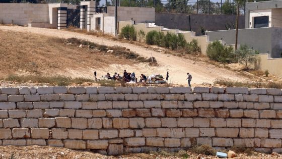 السفير الأميركي لدى إسرائيل عن محاصرة مستوطنين منازل فلسطينيين: سلوك بلطجي