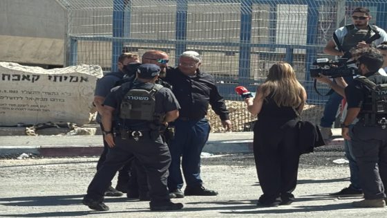بن غفير: بدأنا إخلاء مقر الأونروا في كفر عقب شمال القدس