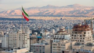 إيران: الدبلوماسية والدفاع لا ينفصلان وسنتصدى للعقوبات الأميركية