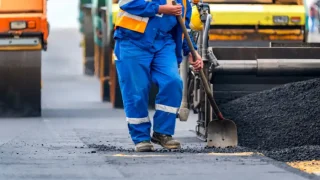 أمانة عمّان تباشر أعمال تعبيد ليلية في شارع مكة
