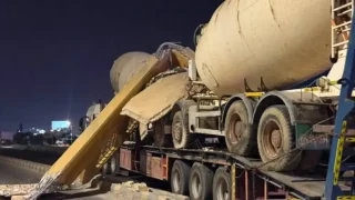 الرمثا: إصابتان وتضرر سيارتين إثر اصطدام ناقلة خلاطات بجسر مشاة