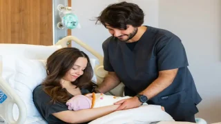 الأميرة إيمان بنت عبدالله الثاني ترزق بتوأمتين