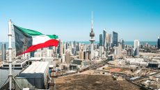 الكويت تتصدى لهجمات صاروخية وطائرات مسيرة من إيران