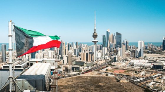 الكويت تتصدى لهجمات صاروخية وطائرات مسيرة من إيران