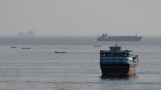 فاينانشال تايمز: واشنطن تحدد مواعيد لمرور الناقلات التي تبحر عبر مضيق هرمز